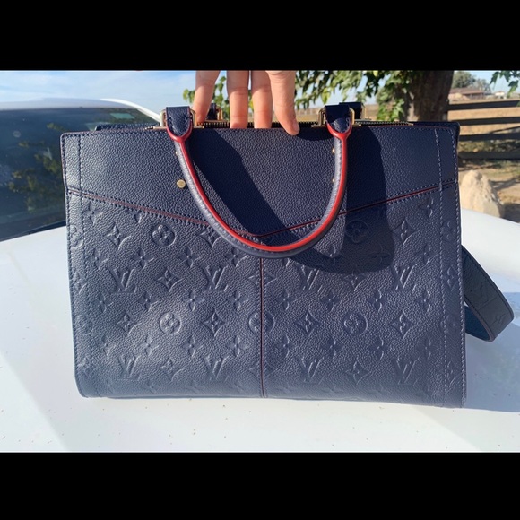 W authentic papers/dust bag. Want gone ASAP - Picture 3 of 8